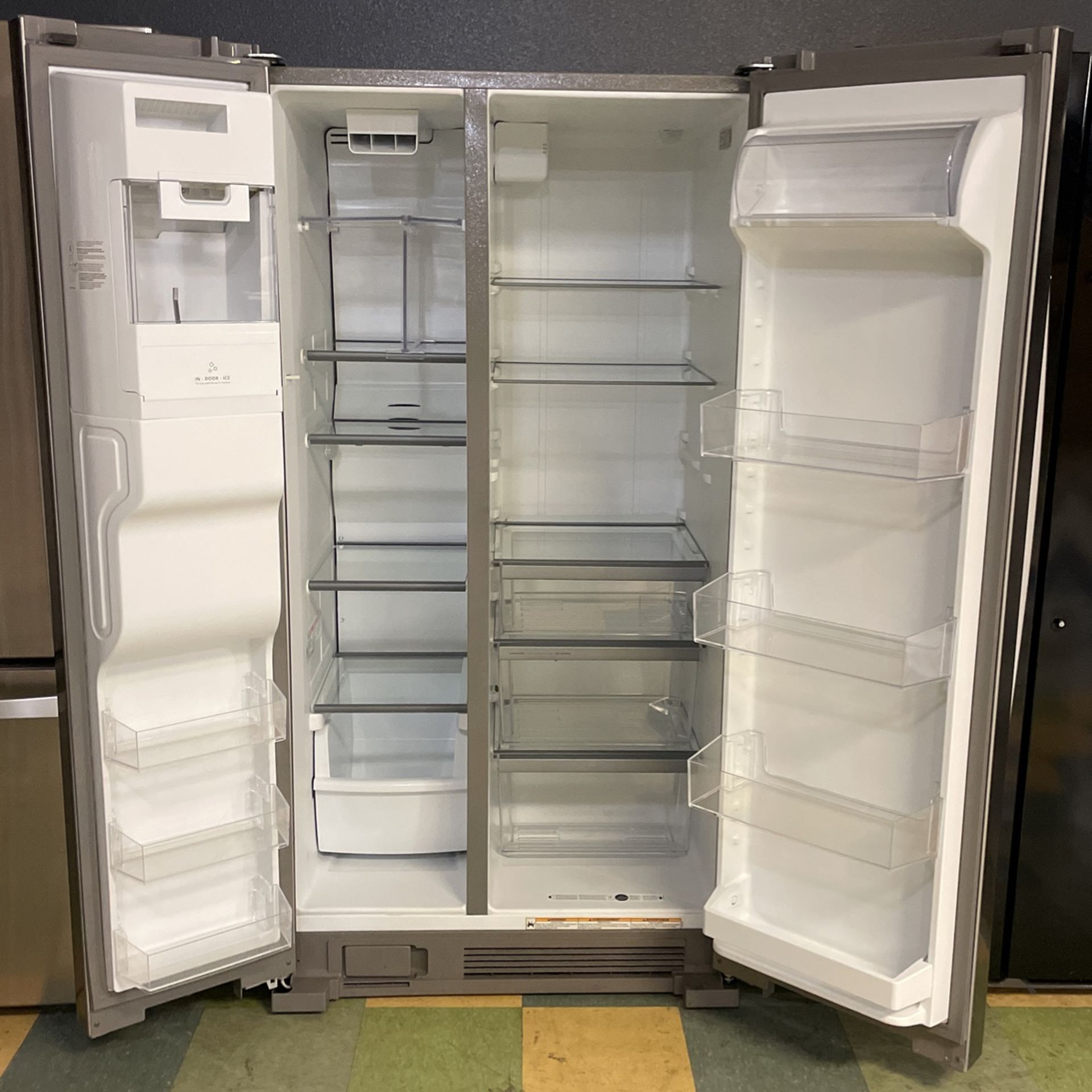 Whirlpool Stainless Steel Side By Side Refrigerator With Ice And Water Dispenser‼️‼️