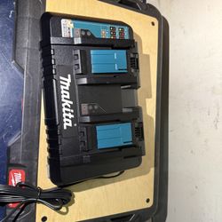Makita Dual 18v Battery Charger New. Battery No Included 