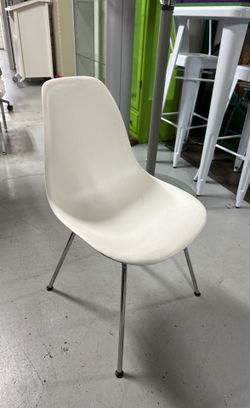 Eames Herman Miller Chair