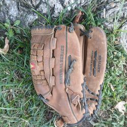 Easton BASEBALL GLOVE ( SEE PICS,) LOCATED IN GLENDORA Broken in 12/ inch