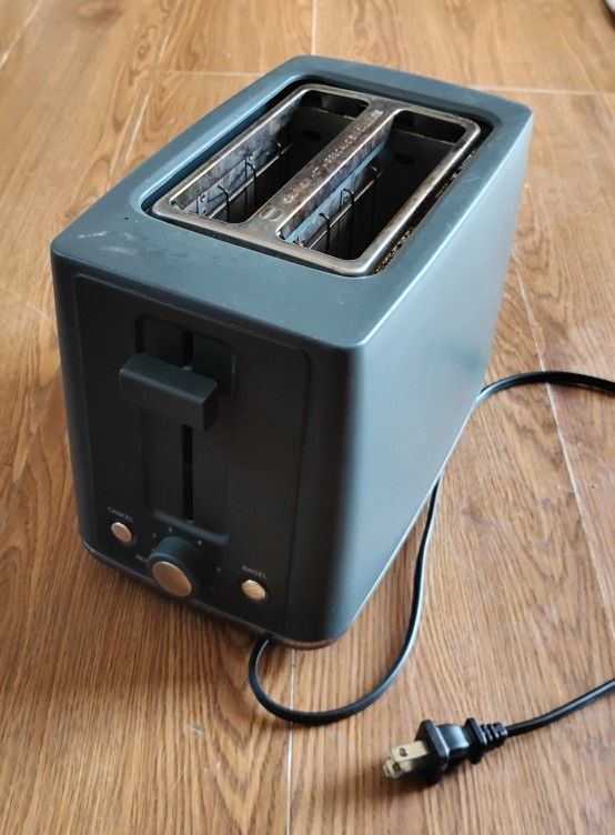 Figmint 2-slice toaster