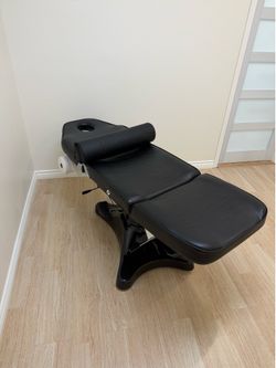 Professional Massage / Chiropractic Treatment Table – Black