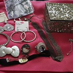 Jewerly Box With Jewerly