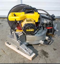 De Walt Portable Compound Miter Saw 10” Cutting Plate