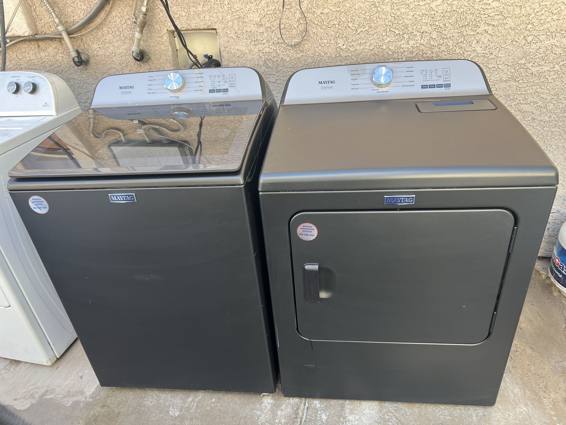 Maytag Washer & Gas Dryer (Matte Black)