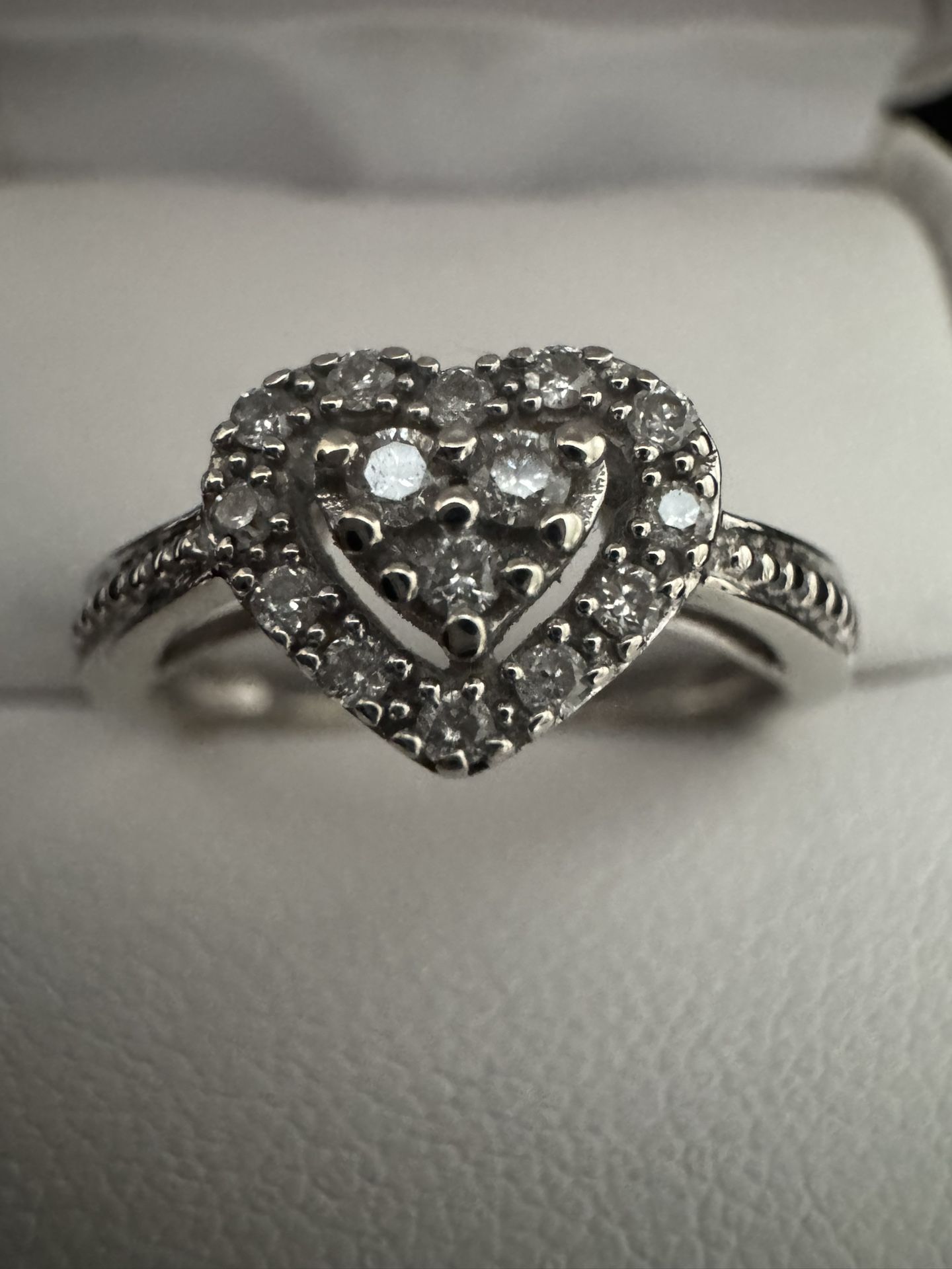 10k White Gold ~1/5CTW Diamond Heart Cluster Halo Ring Size 6.75