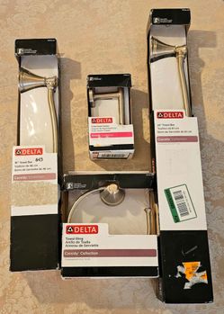 Delta Champagne Bronze Bathroom Fixture Set
