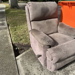 Recliner - FREE PICK UP ONLY 