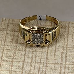 10K YELLOW GOLD RING WITH DIAMONDS , Size 10