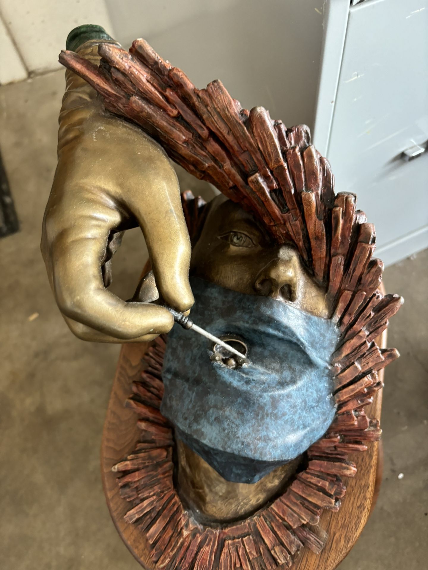 ENDODONTIST. BRONZE STATUE