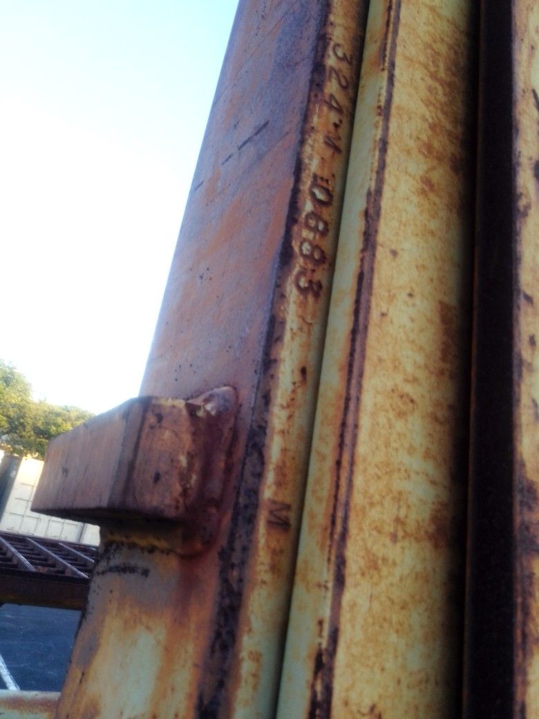 C500 Clark Forklift Mast. 324 Massive Lift.