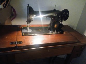 Vintage Singer sewing machine. Serial number AL378936.