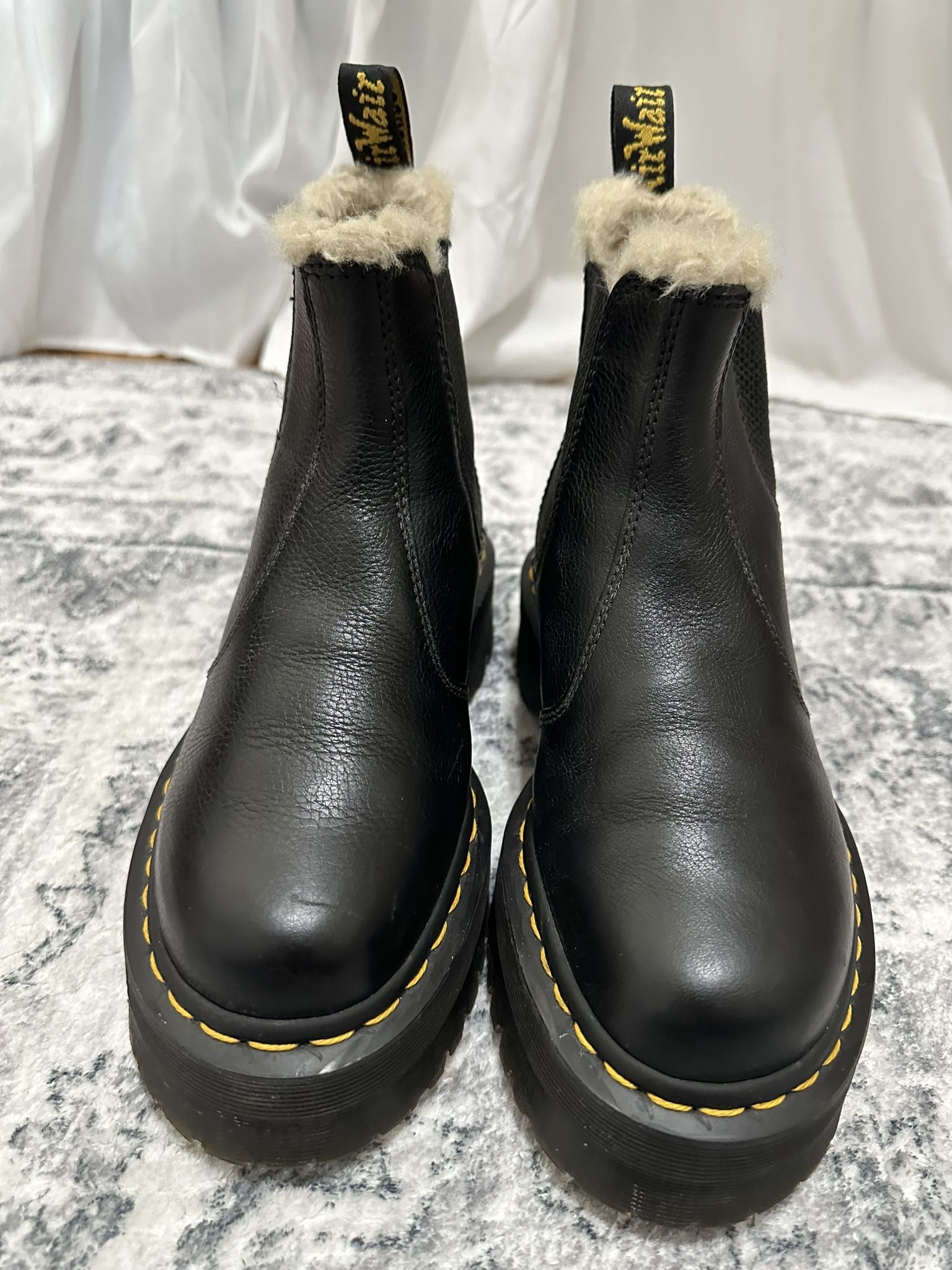 New DR MARTENS platform Chelsea boots with fur 
