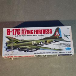 Guillow's Balsa Model Airplane Kit WW II Boeing B-17G Flying Fortress