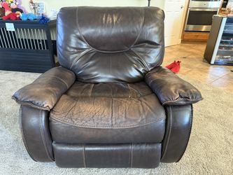 Very comfy leather chair recliner - $40 (Elk Grove)