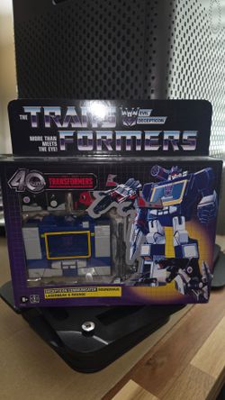 Transformers 40th Soundwave