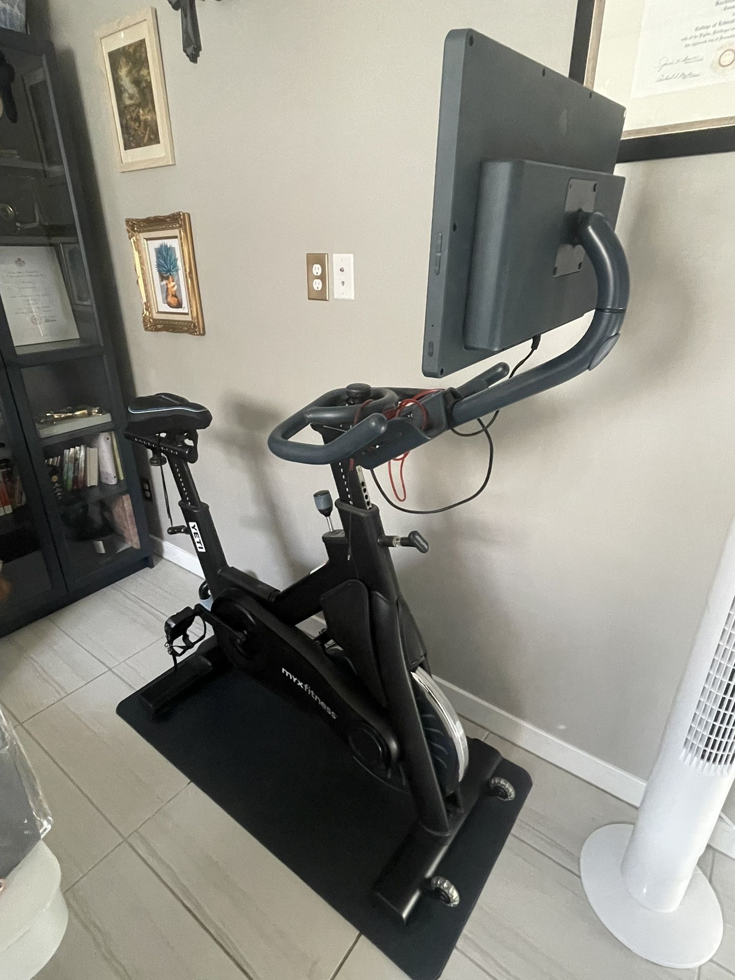 Treadmill Tsunami Waters Spin Bike Life Fitness T3 Treadmill W/ GO