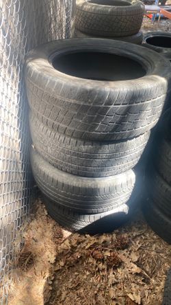 Tires set of 4 275/55/20 60% tread