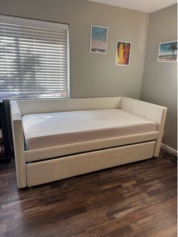 Daybed with Trundle and 2 Twin Mattresses