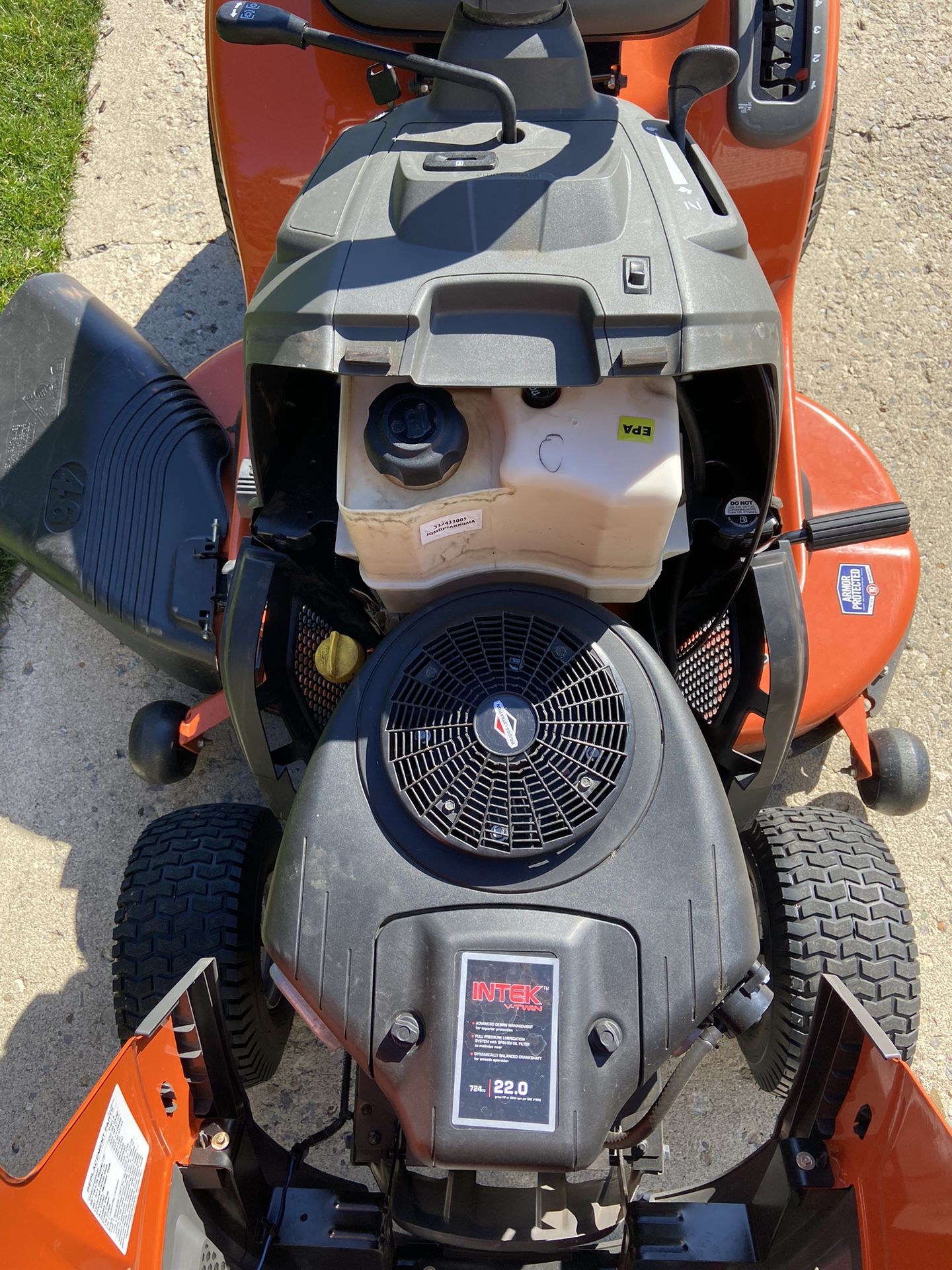 Husqvarna YTH22V46 Riding Lawn Mower for Sale in Springboro, OH OfferUp