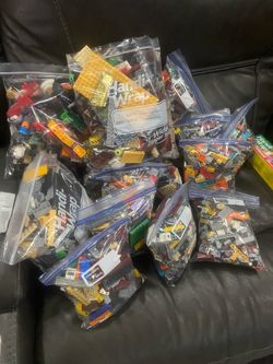 Large Lot of Assorted LEGO Pieces