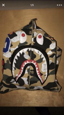 Size L bape hoodie (authentic)