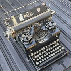 Antique Royal Model 10 Typewriter For Restoration