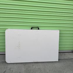 Lifetime 8ft Folding Table 