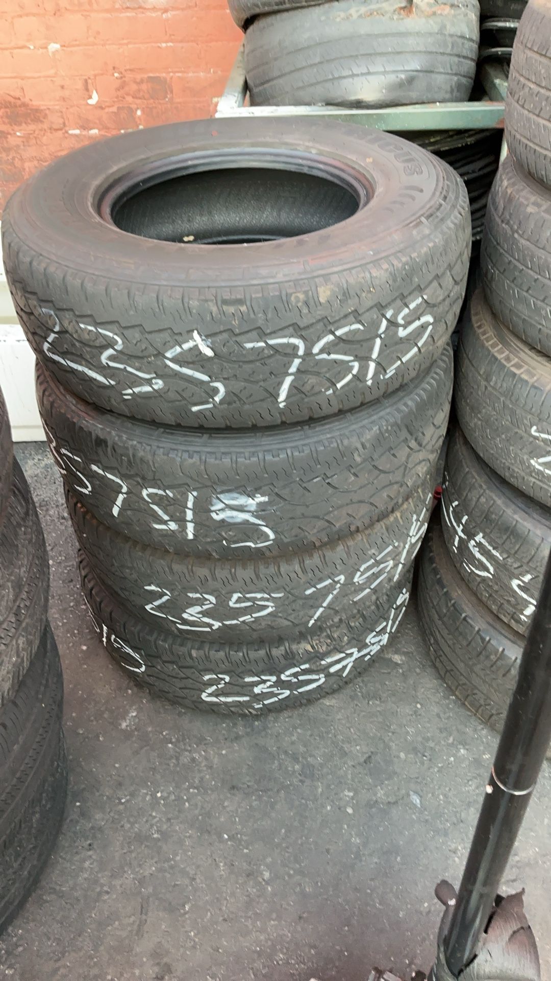 280 300