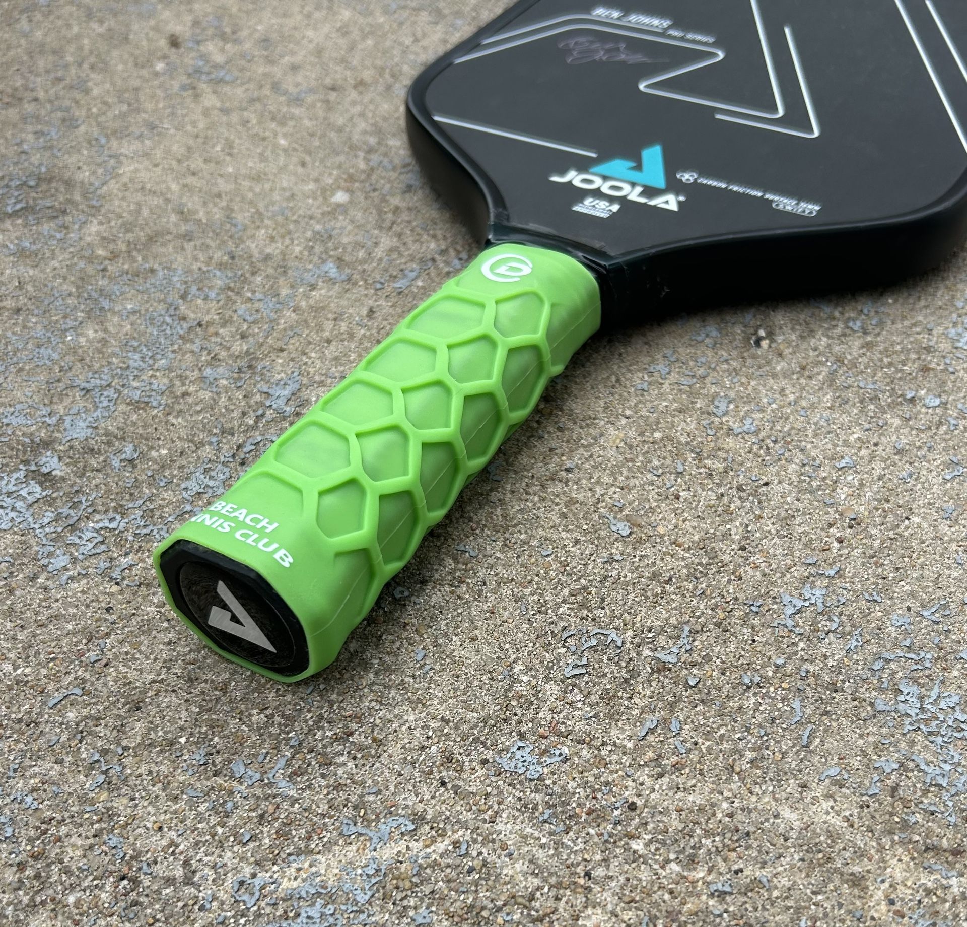 Ergonomic Hex Grip for Pickleball paddle