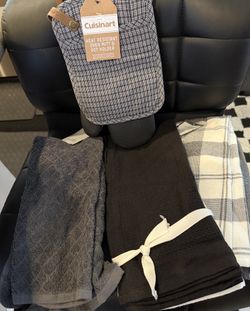 New Lot Of 5 Kitchen Towels, Oven Mitt & Hot Pad Please Read Post Before Messaging