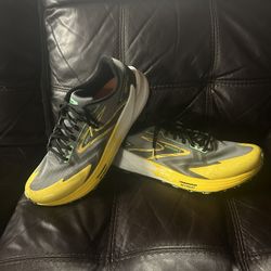 New Brooks Shoes Men’s Size 12  Trail Running Shoes 