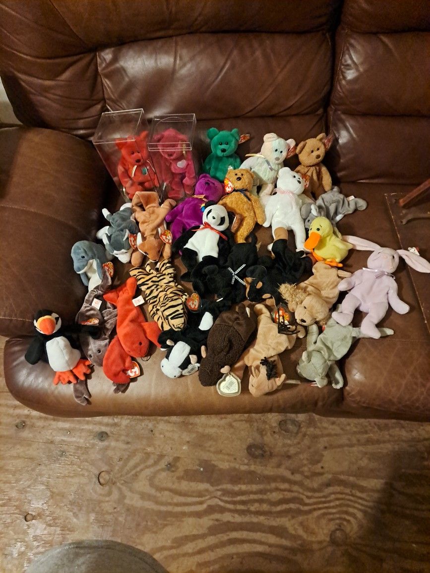 26 Beanie Babies