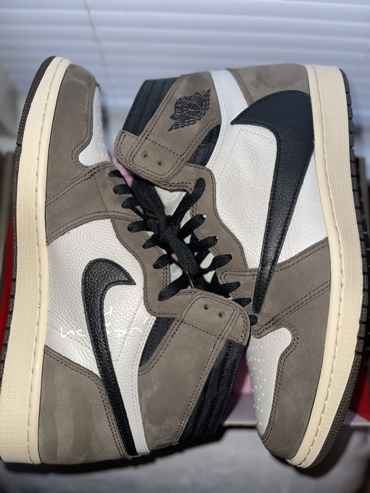 Jordan 1 Retro high OG TS SP mocha/ Sail Sz 12
