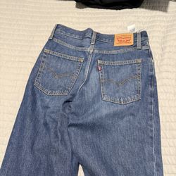Back To School / Women’s Levi Jeans