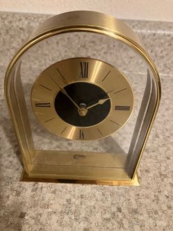 Vintage Hechinger Quartz Desk Clock