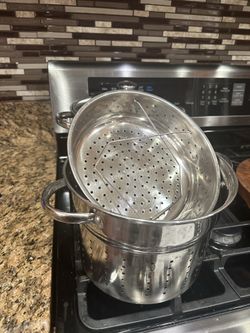 4-Piece Stainless Steel  8 Qt. Stockpot, Strainer,Glass Lid. $45 firm