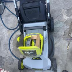 Lawnmower ryobi self propelled come w fast charger & 6ah battery used like New as is pick up in La near usc coliseum 