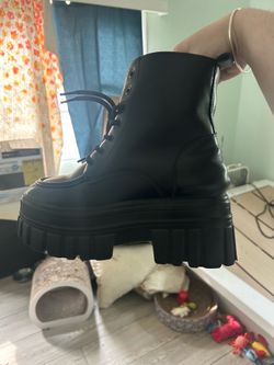 combat boots 10 women’s