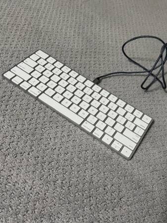 Genuine APPLE KEYBOARD Magic Wireless Rechargeable BlueTooth iMac Mac