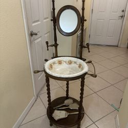 Antique style vanity