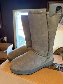 Women’s charcoal UGG Size 8