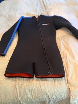 NEW Henderson XL wetsuit,  a Thermoprene model, designed for warmth and flexibility in water sports like scuba diving Surfing.