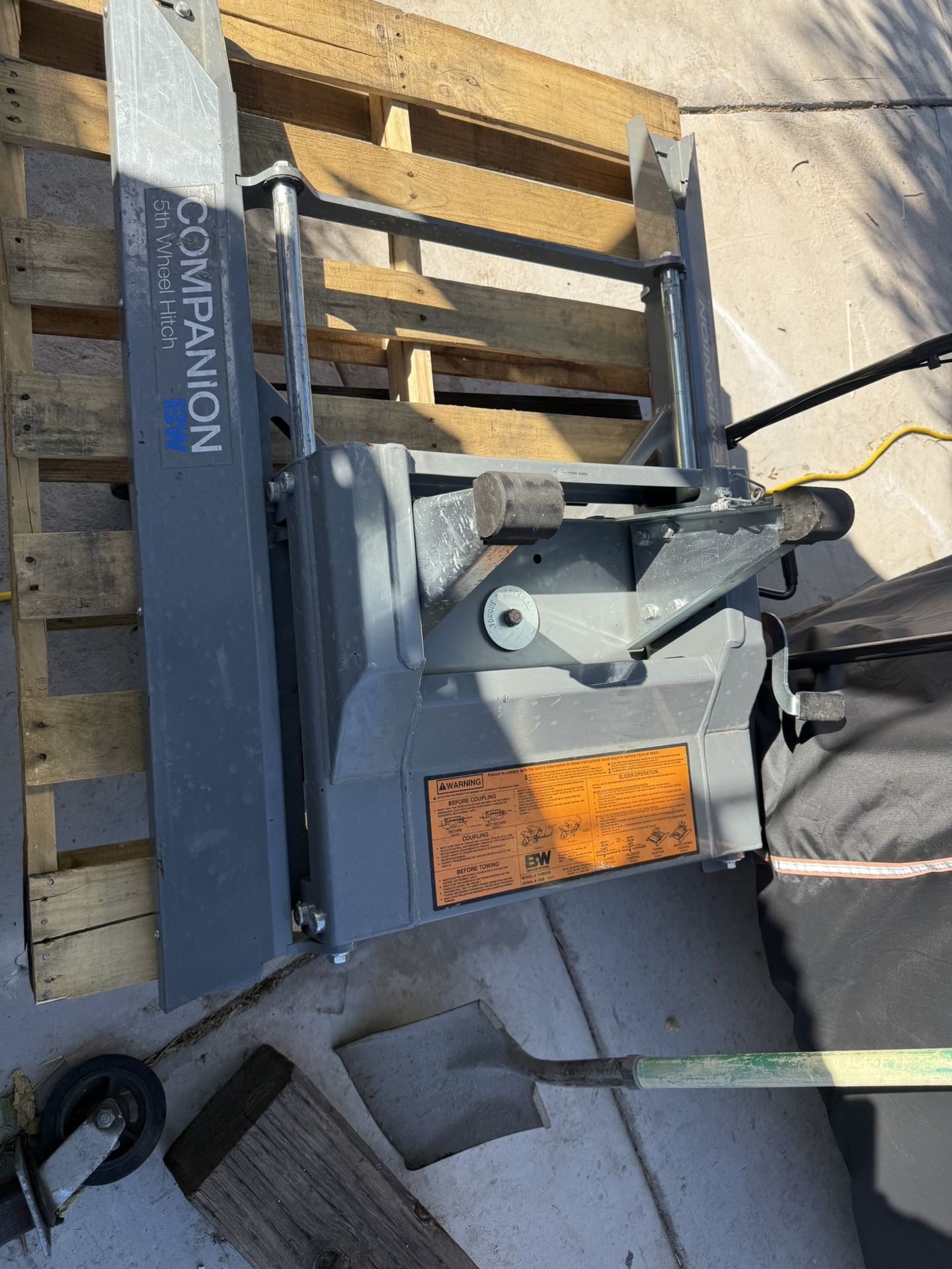 B&W Sliding Fifth Wheel Hitch For Turn Over Ball