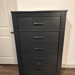 Gently used 5 Drawer Chester 