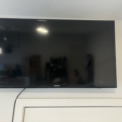 32 Inch Dumb Samsung TV/ Wall Mount