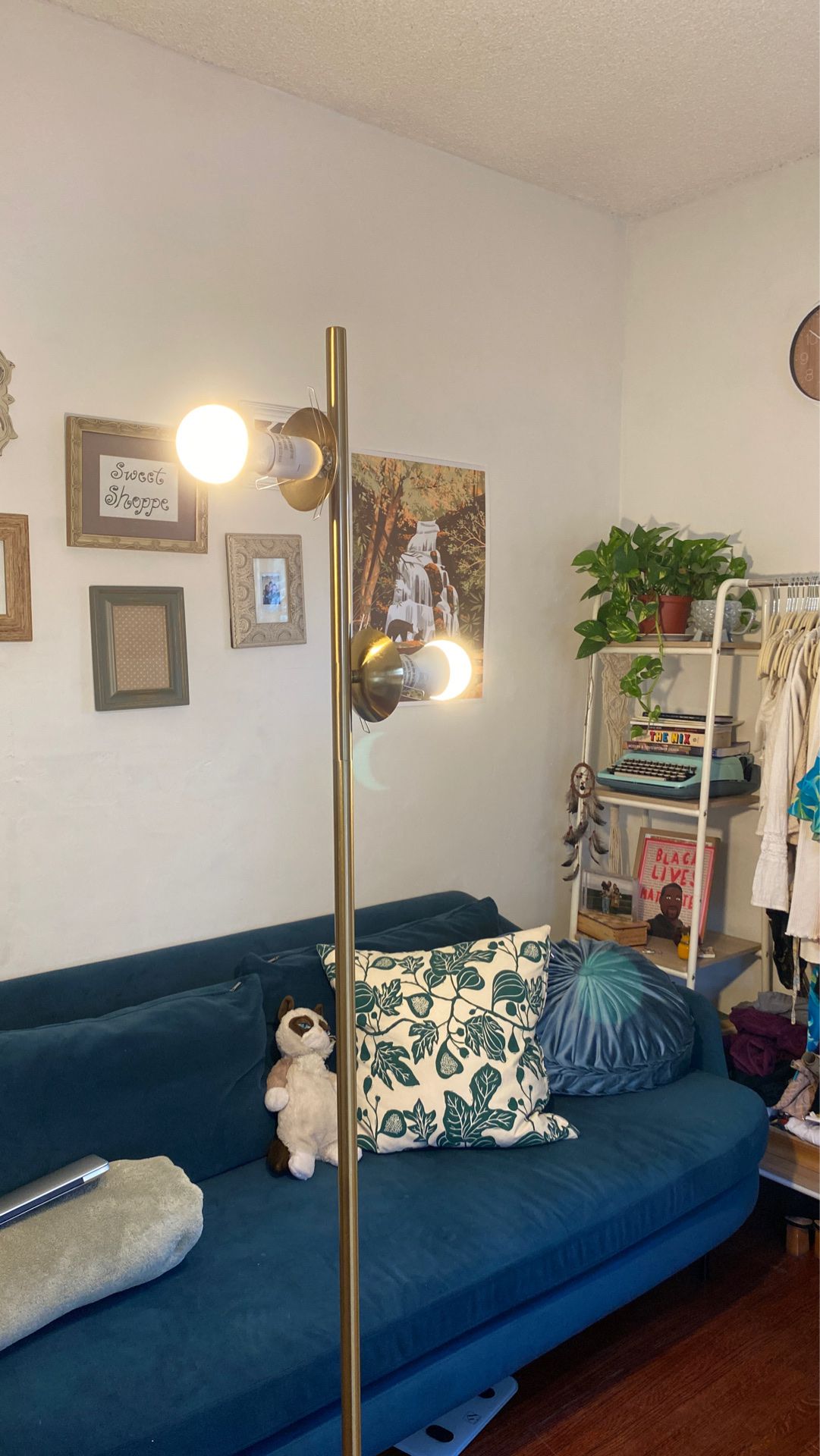selling golden floor lamp with bulbs