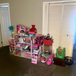 OMG dollhouse with Cars campers and of a Barbie accessories, dolls clothes
