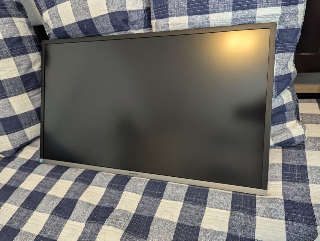 32 Inch 4k Samsung Business UH850 Series QHD 3840x2160 QLED Monitor