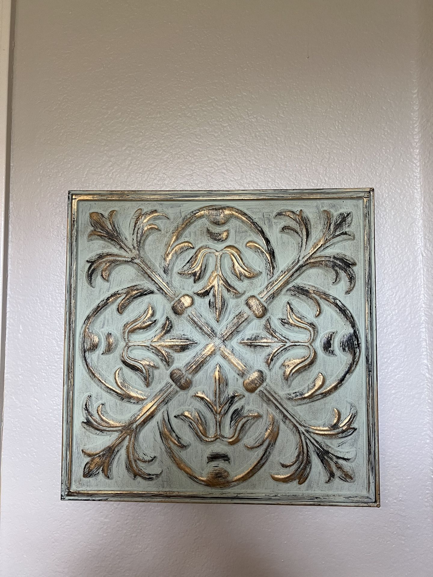 Decor Antique Looking